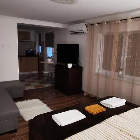 Meggyfa Vendeghaz Privat bolig